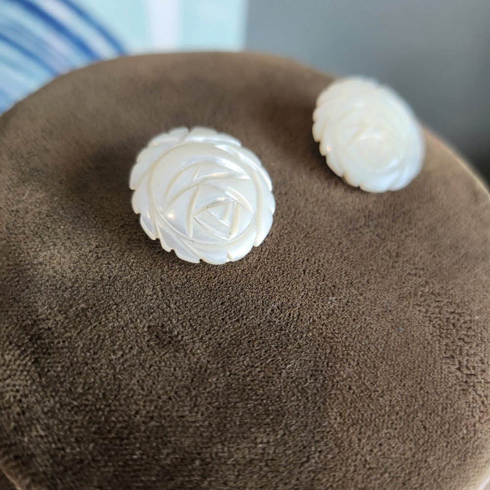 Vintage White Carved Mother Of Pearl Floral Clip On Earrings
